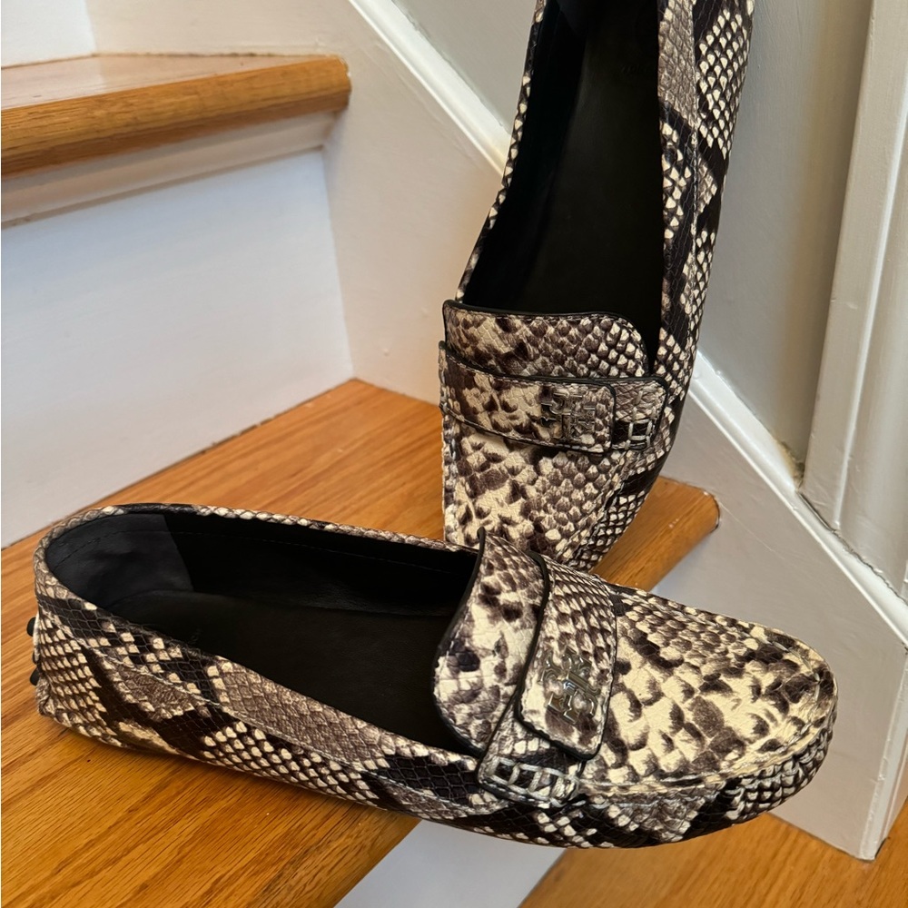 Tory Burch Women’s Loafers 9 - Picture 4 of 5